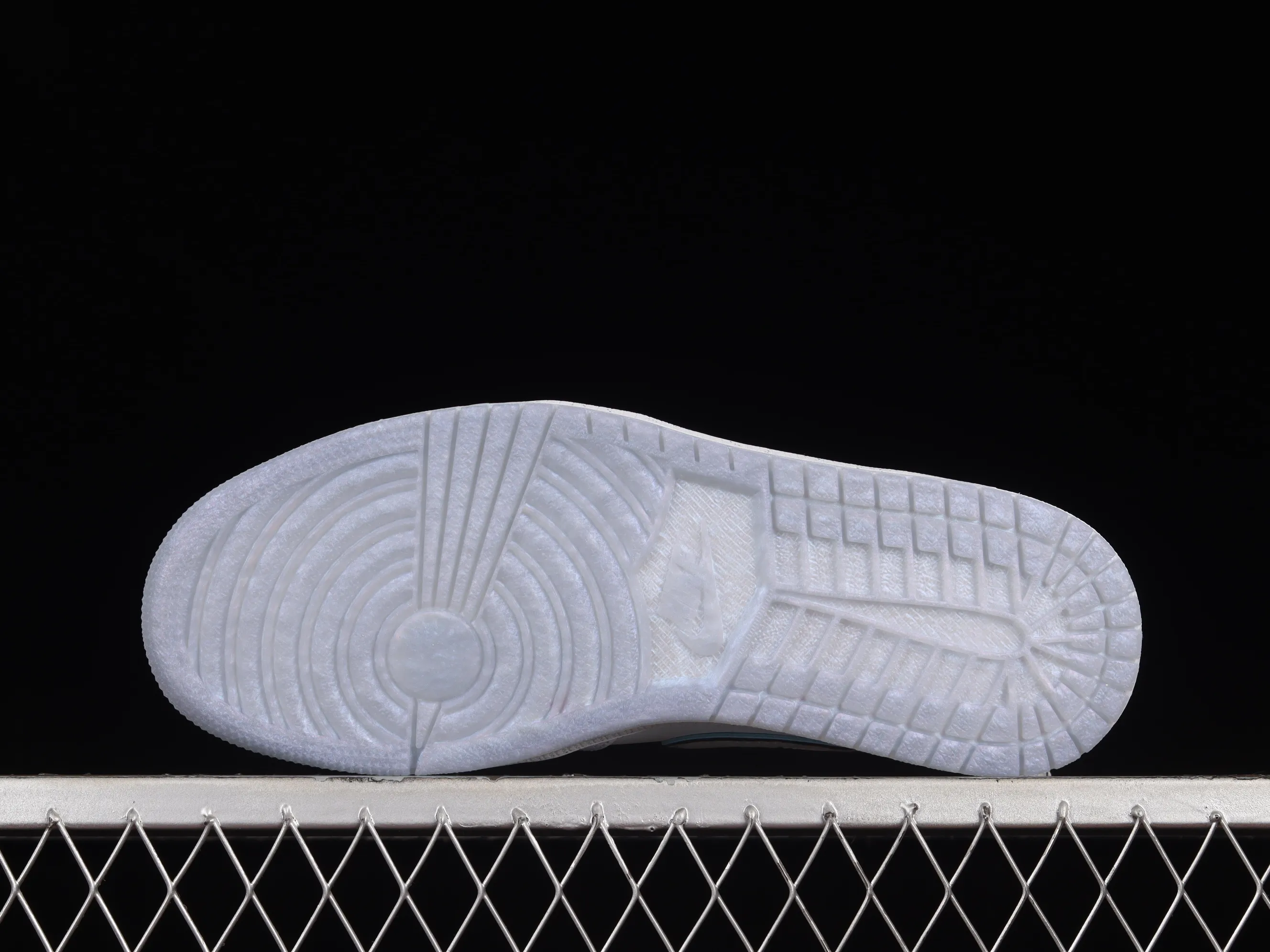 All categories Air Jordan Jordan series basketball shoes Air Jordan 1 Low G version pure original Air Jordan 1 Low "Dare To Fly" AJ1 Joe 1 silver cultural low-top casual sneakers FB1874-101